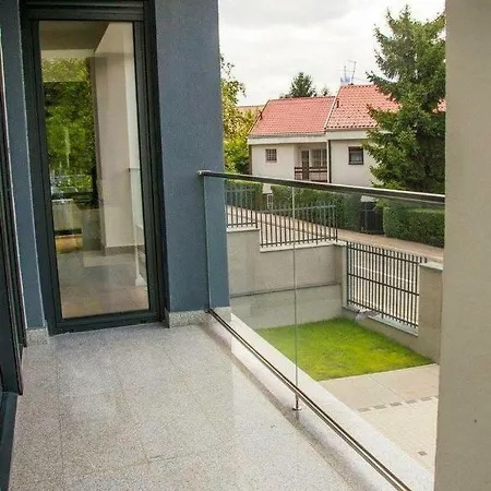 Luxury And Designed Bricks 1 With Garden
