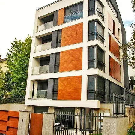 Luxury And Designed Bricks 1 With Garden *