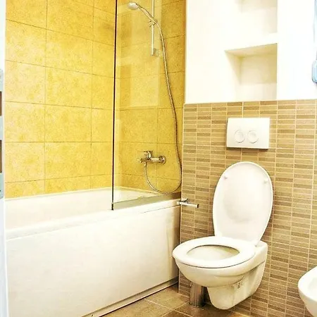 Apartment Luxury And Designed Bricks 1 With Garden